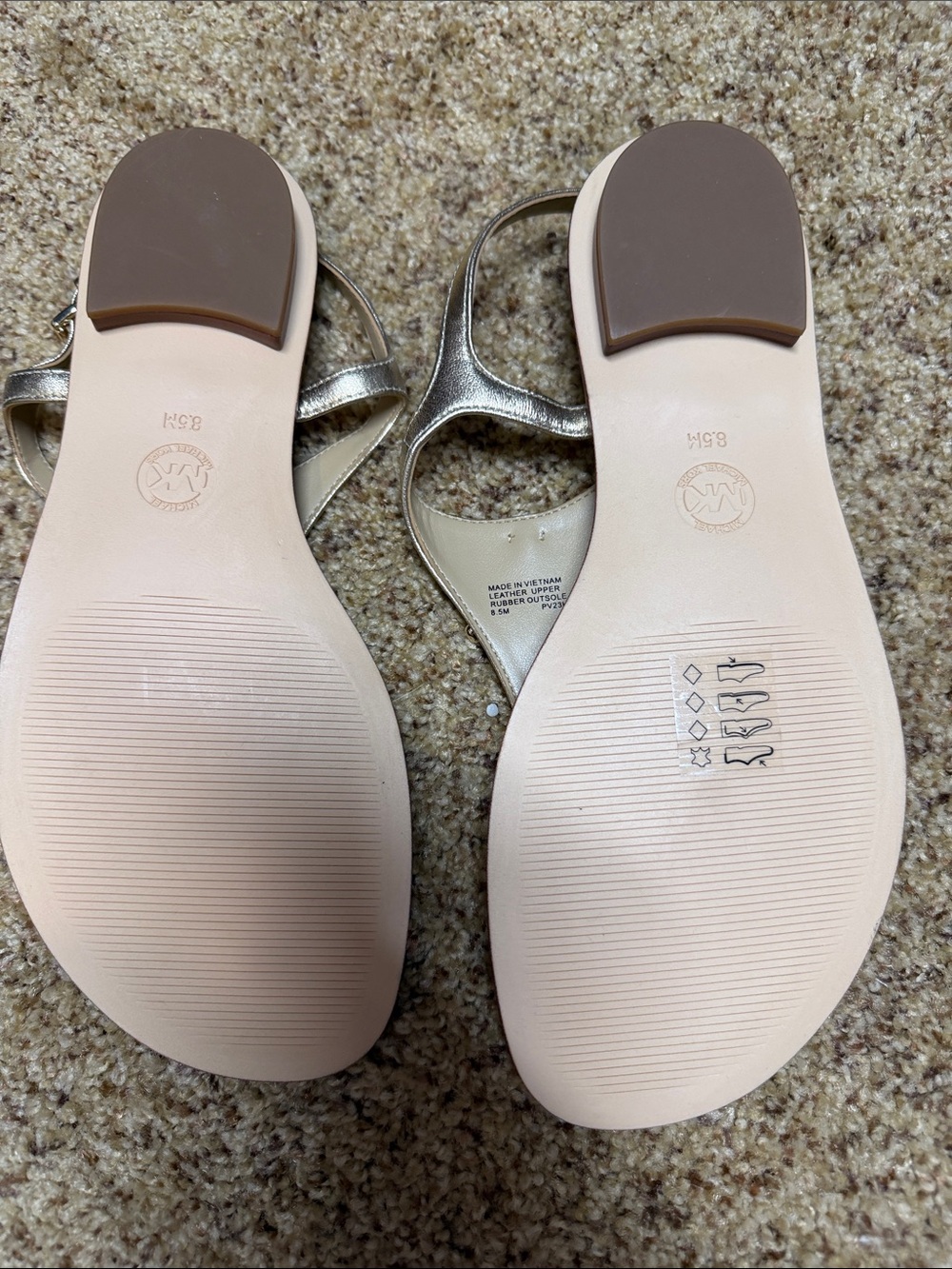 Michael Kors Metallic Gold Bow Thong Sandals - Picture 2 of 2